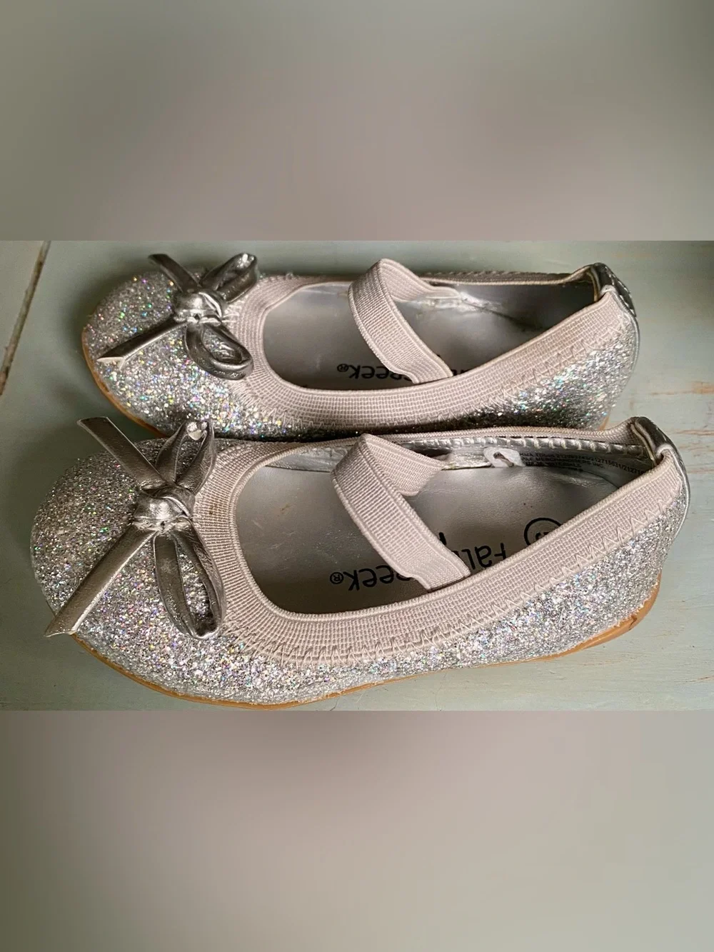 Falls Creek Kids Silver Glitter Mary Jane Flats with Bow Accent Size 5